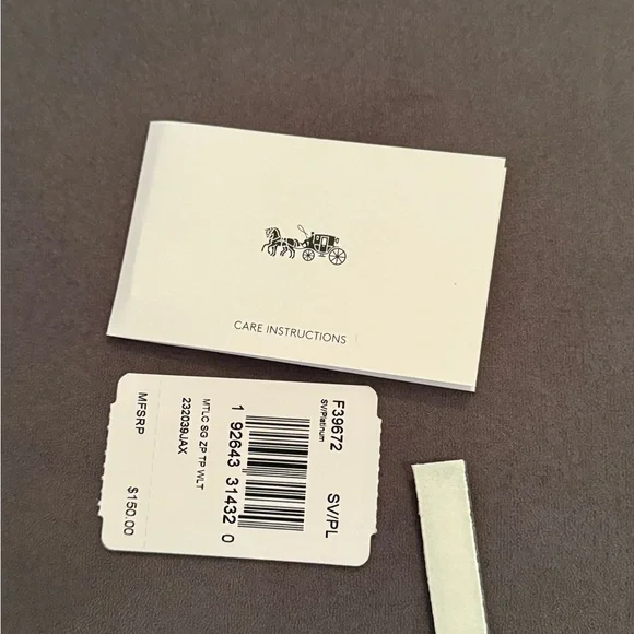 NWT Coach Metallic Gold Wristlet gift ready - Picture 3 of 6